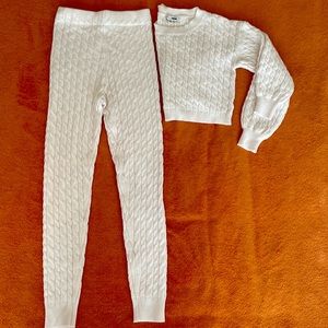 Fashion Nova Fit. Knitted White Crop top with Matching Knitted Leggings Size M